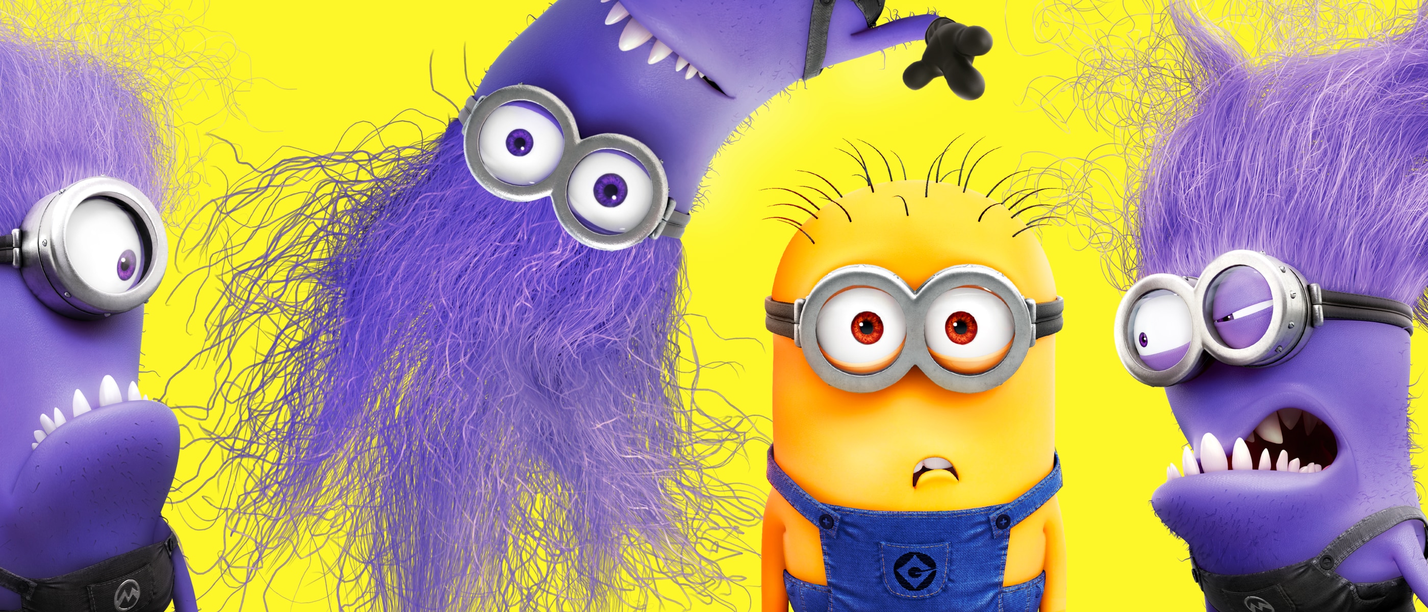 Un Minion amarillo de "Despicable Me" con una expresión preocupada entre tres Minions morados peludos con sonrisas grandes y dientes afilados sobre un fondo amarillo.