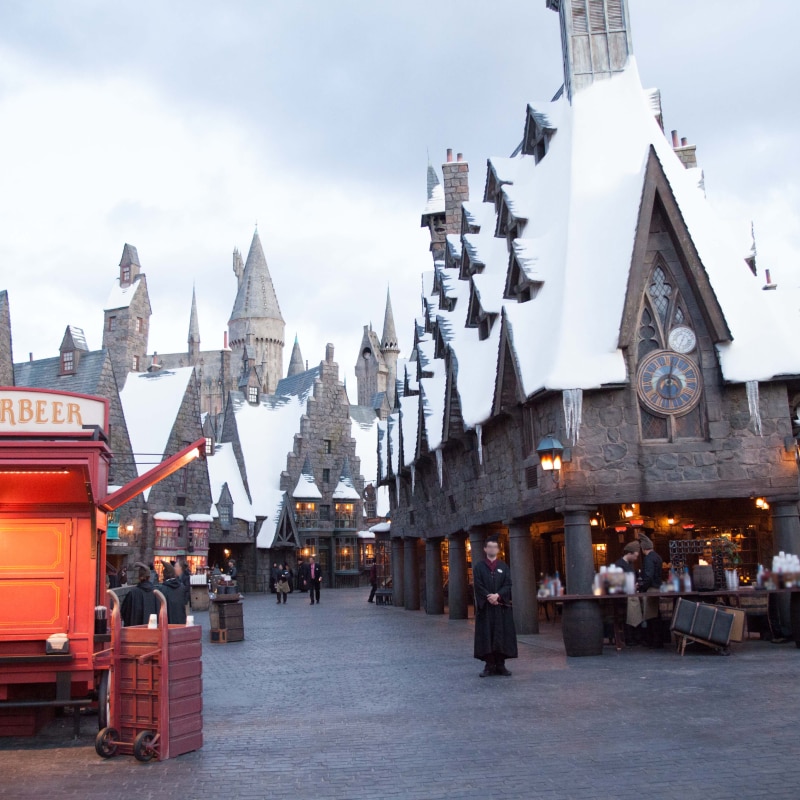 A butterbeer stand in the middle of Hogsmeade™ in The Wizarding World of Harry Potter.