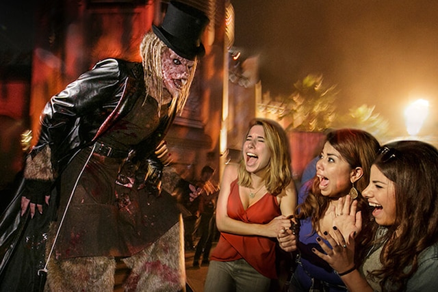 Guests enjoying Halloween Horror Nights