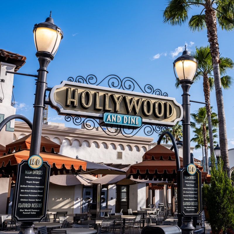 Image of the outside of Hollywood and Dine