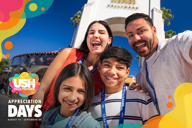 Pass Member Appreciation Days, parents and their two children smiling for a selfie at the Universal Studios Hollywood entrance arch.