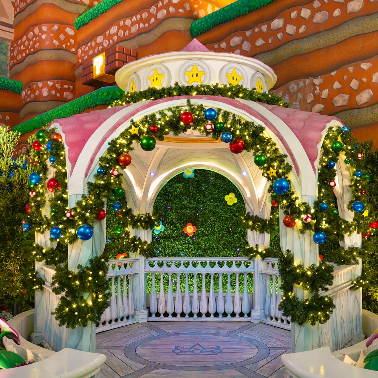 A gazebo at Princess Peach's Castle with holiday décor in SUPER NINTENDO WORLD™ at Universal Studios Hollywood.