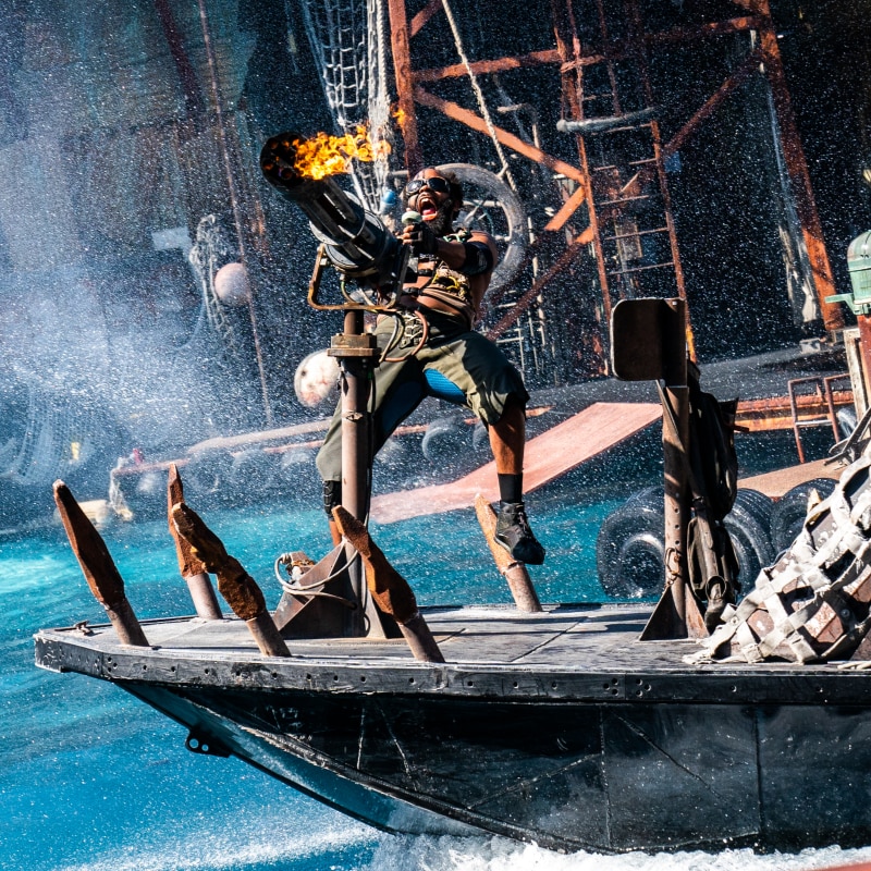 Waterworld stunt performers