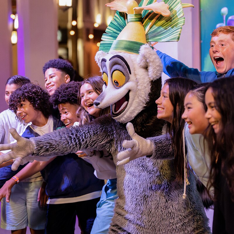 Kids interacting with the character King Julien from Madagascar