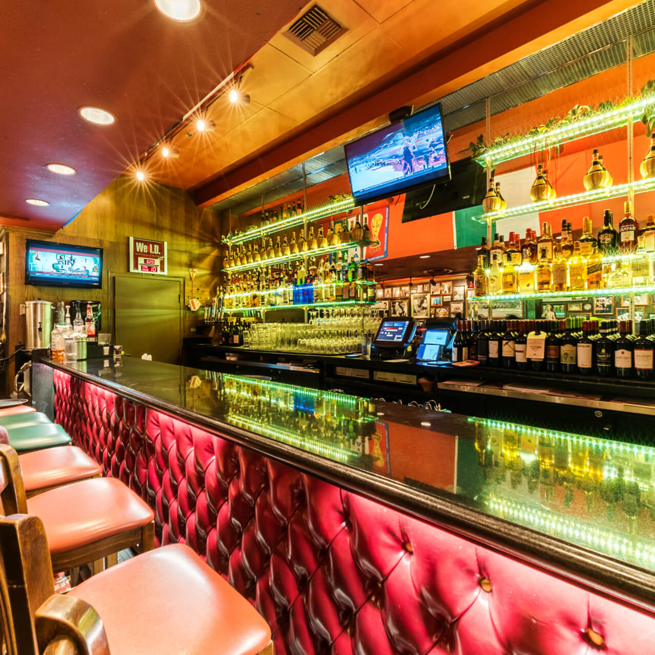 Buca di Beppo Bar Seating